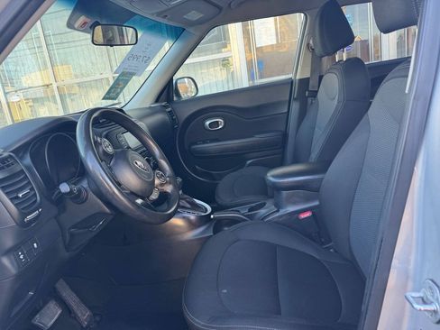 Used 2017 Kia Soul + FWD image 12