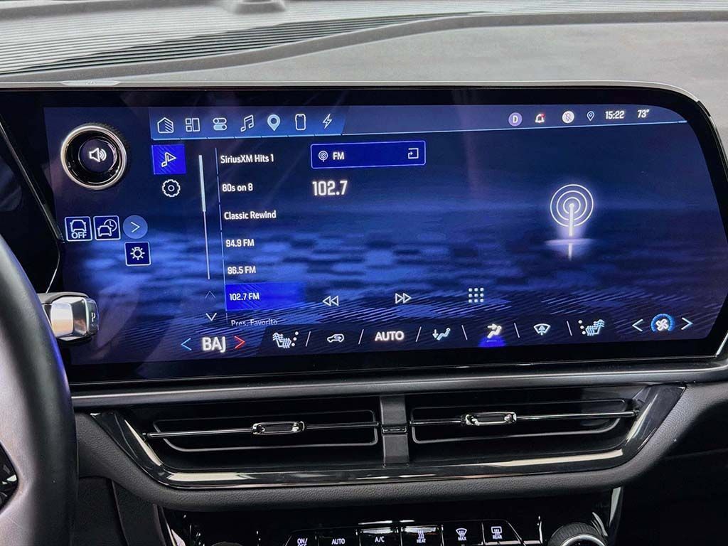 Used 2025 Chevrolet Equinox EV RS FWD image 38