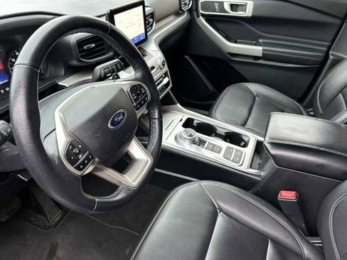 Used 2020 Ford Explorer XLT w/ Equipment Group 202A image 4