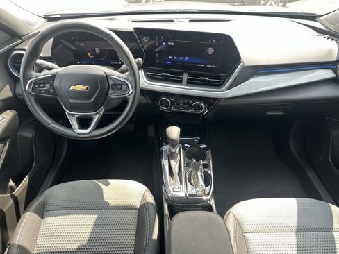 Used 2025 Chevrolet Trax LT w/ LT Convenience Package FWD image 18
