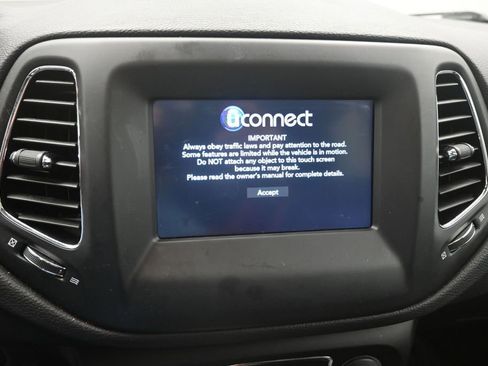 Used 2020 Jeep Compass Latitude AWD/4WD image 4