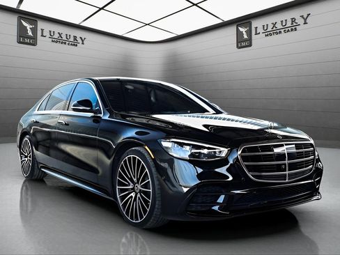 Used 2022 Mercedes-Benz S 500 4MATIC w/ AMG Line Package image 1