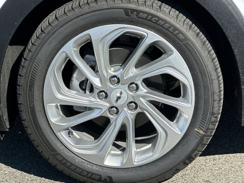 New 2027 Chevrolet Bolt LT w/ Comfort Package image 32