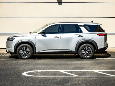 Used 2024 Nissan Pathfinder S AWD/4WD image 4