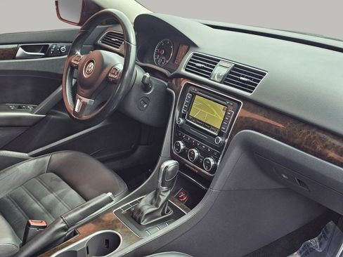 Used 2015 Volkswagen Passat TDI SEL Premium FWD image 25