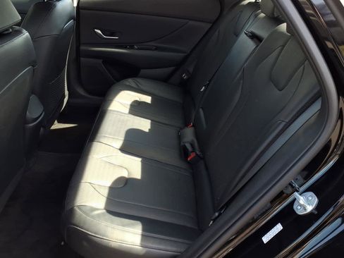 Used 2023 Hyundai Elantra Limited image 27