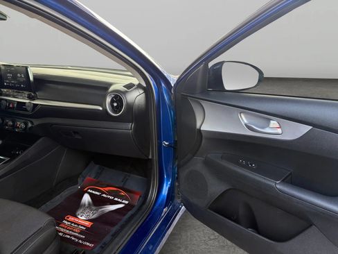 Used 2023 Kia Forte LXS w/ LXS Technology Package FWD image 19