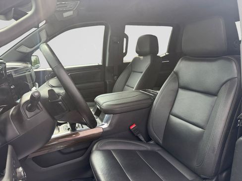 Used 2024 Chevrolet Silverado 1500 LT Trail Boss w/ LT Trail Boss Premium Package AWD/4WD image 9