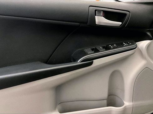 Used 2012 Toyota Camry LE image 23
