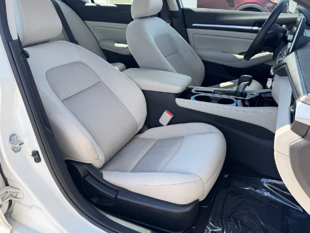 Used 2023 Nissan Altima 2.5 SV FWD image 11