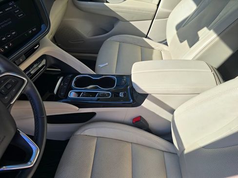 Certified 2021 Buick Envision Essence FWD image 29