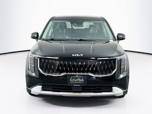 Used 2025 Kia Carnival FWD image 2