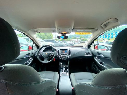 Used 2018 Chevrolet Cruze LT image 13