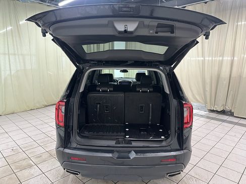 Certified 2023 GMC Acadia SLT w/ Elevation Edition image 8