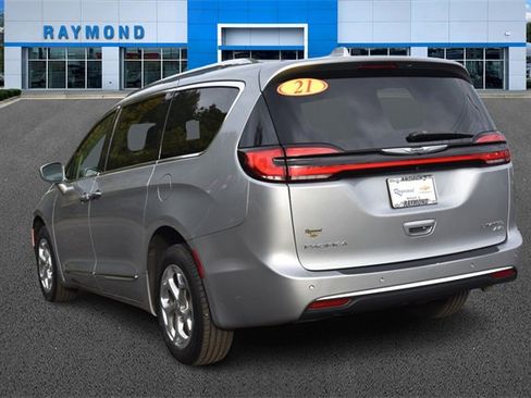 Used 2021 Chrysler Pacifica Limited image 5