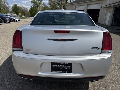 Used 2023 Chrysler 300 S RWD image 7