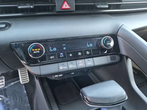Used 2025 Hyundai Elantra Sport FWD image 21