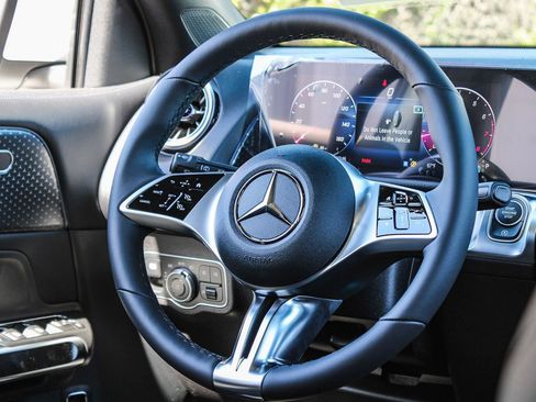 New 2026 Mercedes-Benz GLB 250 4MATIC image 17