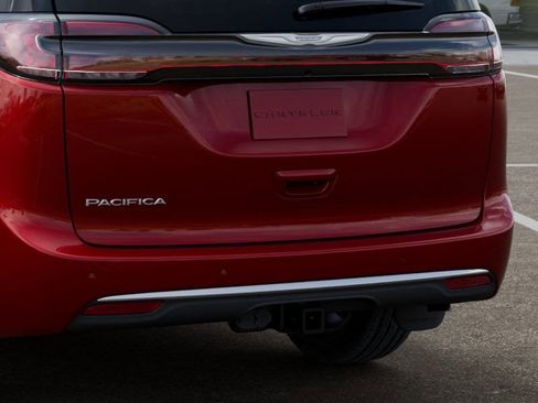 New 2026 Chrysler Pacifica Pinnacle w/ Trailer Tow Group FWD image 13