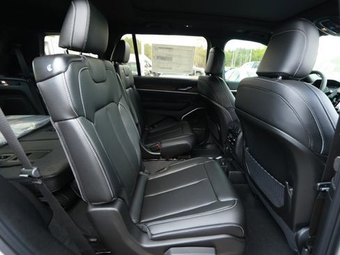 New 2026 Jeep Grand Cherokee L Limited RWD image 32