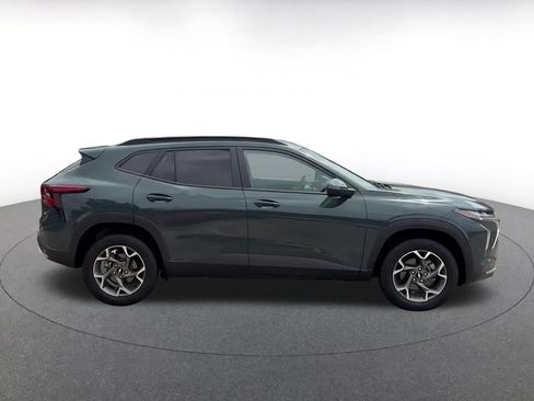Used 2025 Chevrolet Trax LT FWD image 16