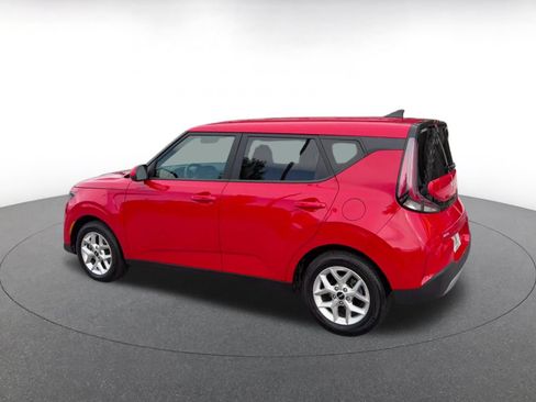 Used 2025 Kia Soul LX w/ LX Technology Package FWD image 9