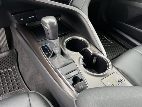 Used 2024 Toyota Camry SE image 22