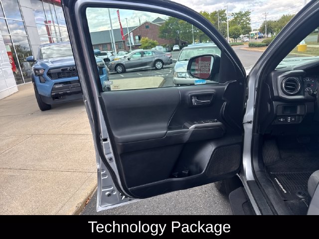 Used 2019 Toyota Tacoma TRD Sport w/ Technology Package AWD/4WD image 12