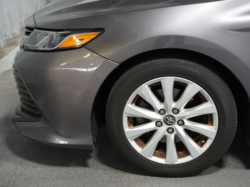 Used 2019 Toyota Camry LE FWD image 5