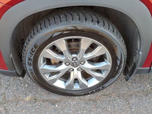 Used 2024 Toyota Grand Highlander Limited image 9