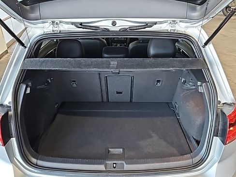 Used 2017 Volkswagen Golf image 19