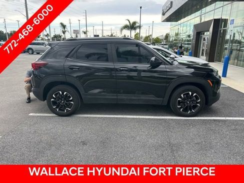 Used 2023 Chevrolet TrailBlazer LT w/ Convenience Package AWD/4WD image 3