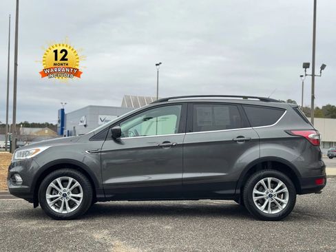 Used 2017 Ford Escape SE w/ Equipment Group 201A image 4
