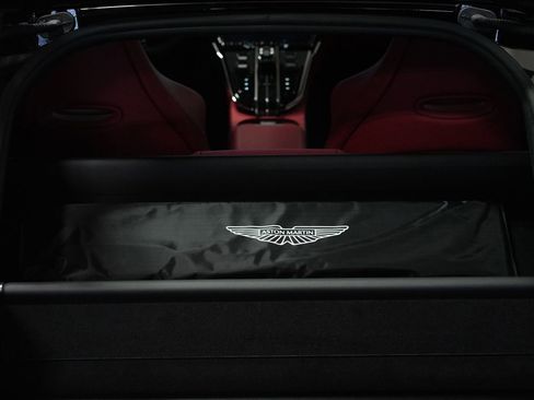 Used 2025 Aston Martin V8 Vantage Coupe image 40