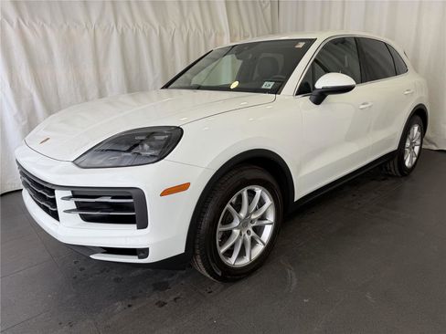 Certified 2024 Porsche Cayenne image 1