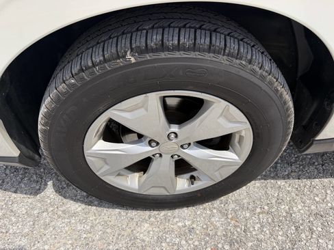 Used 2015 Subaru Forester 2.5i Limited AWD/4WD image 9