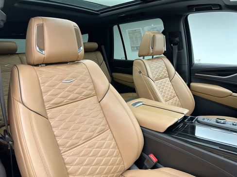 Used 2022 Cadillac Escalade Premium Luxury image 18