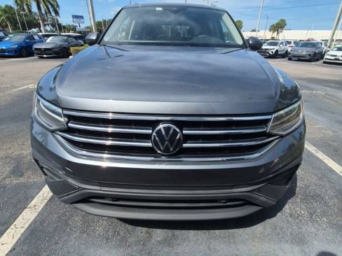 Used 2022 Volkswagen Tiguan SE FWD image 1