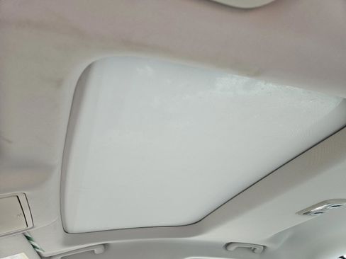 Used 2017 Jaguar XF Prestige image 32