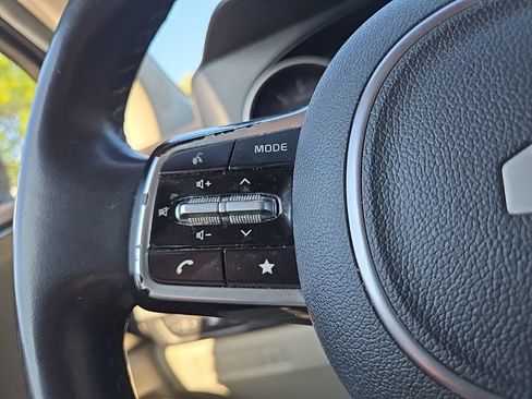 Certified 2023 Kia Carnival LX FWD image 15