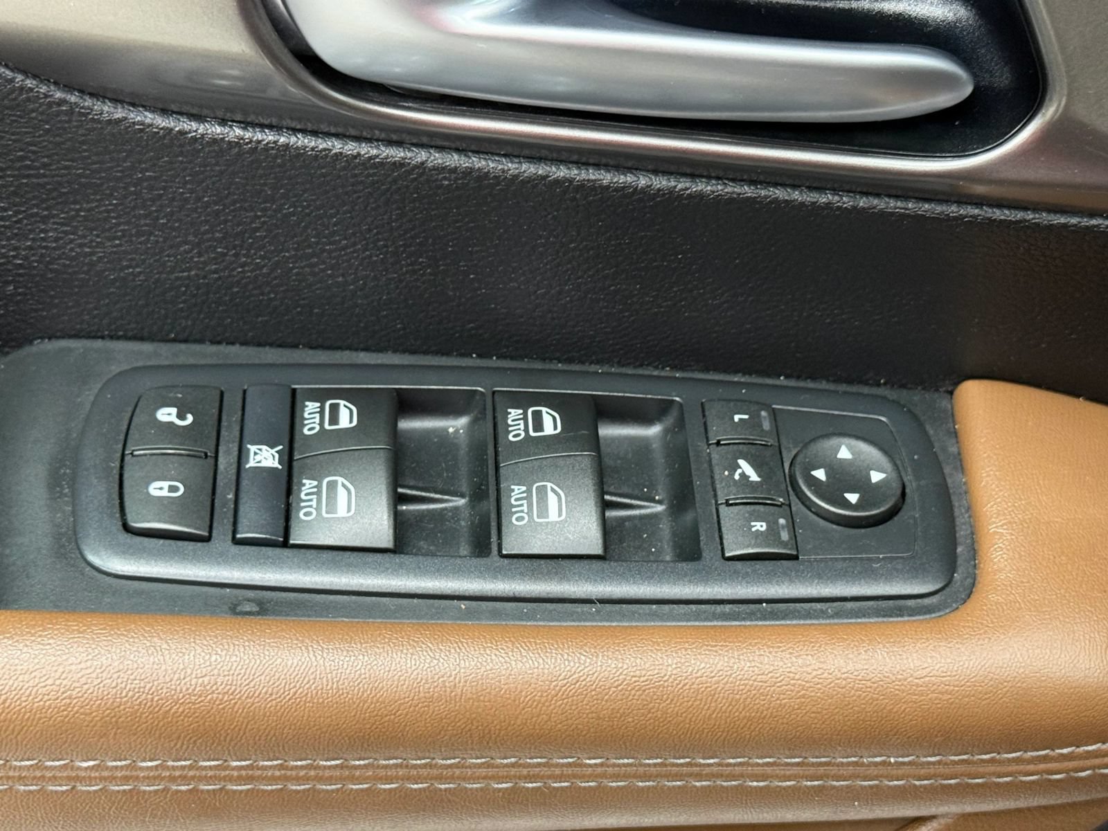 Used 2017 Chrysler Pacifica Limited FWD image 24
