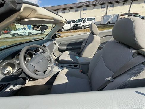 Used 2008 Chrysler Sebring Touring image 12
