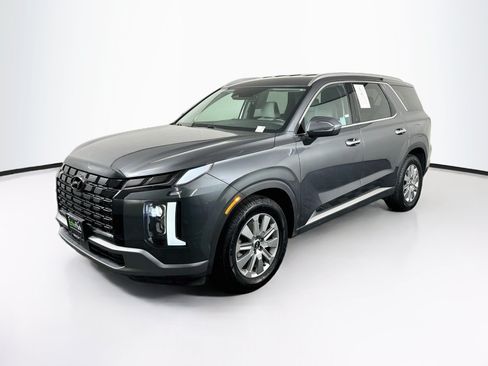 Used 2025 Hyundai Palisade SEL FWD image 3