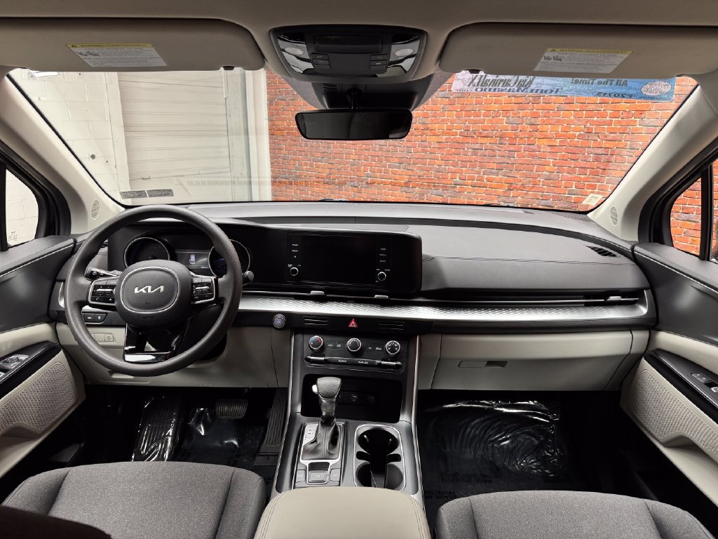 Used 2024 Kia Carnival LX FWD image 13