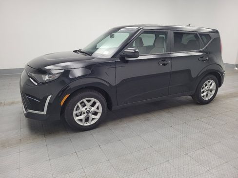 Used 2025 Kia Soul LX w/ LX Technology Package image 2
