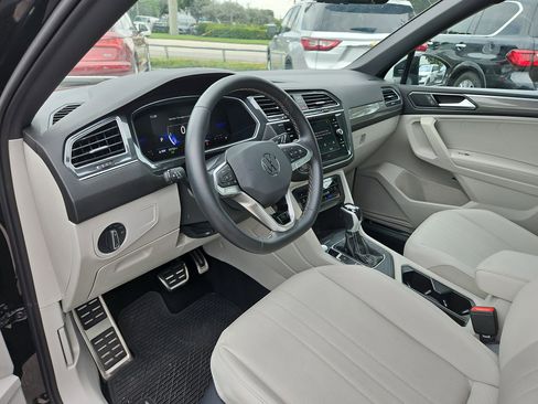 Used 2023 Volkswagen Tiguan SE R-Line image 11