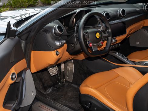 Used 2019 Ferrari Portofino RWD image 64