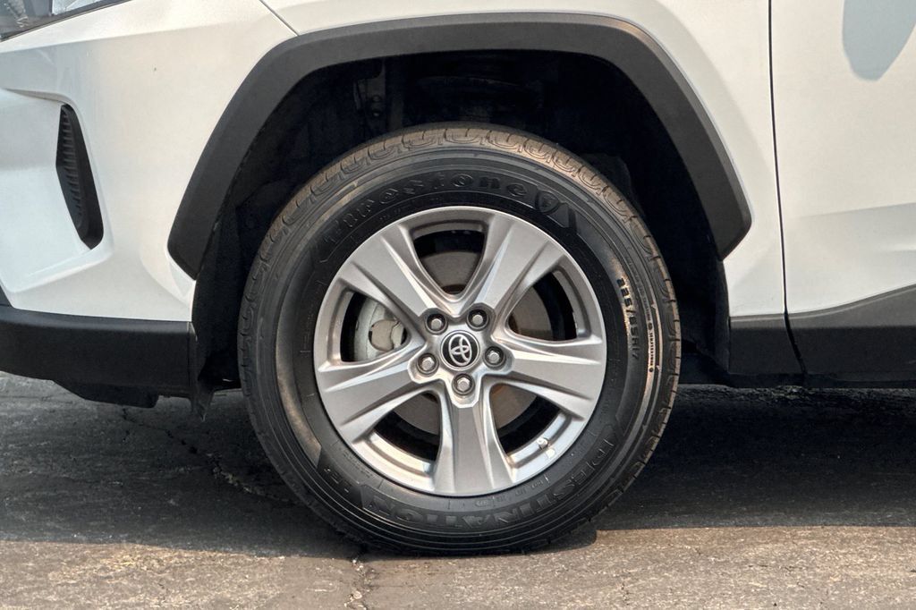 Used 2022 Toyota RAV4 LE AWD/4WD image 29