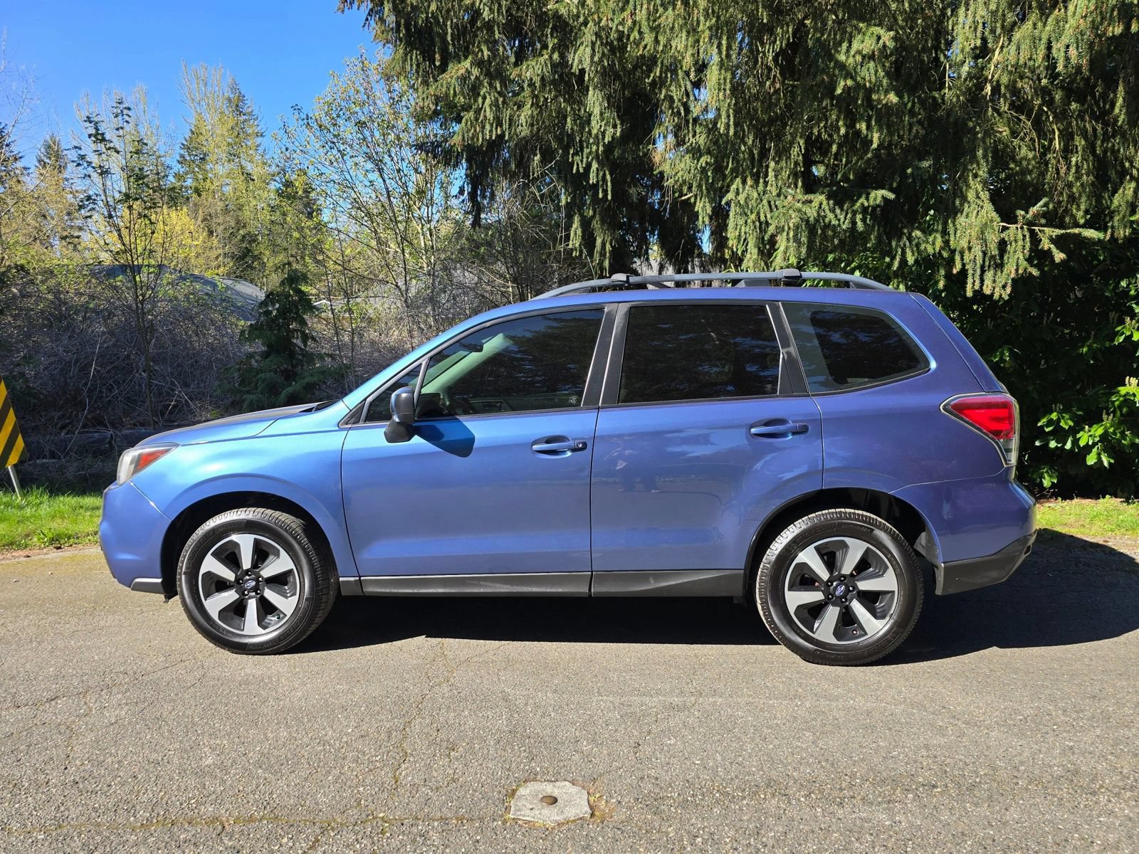 Used 2017 Subaru Forester 2.5i w/ Alloy Wheel Package AWD/4WD image 2