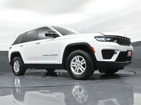 Used 2023 Jeep Grand Cherokee Laredo AWD/4WD image 30